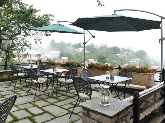 Η θέα από το cafe του ξενώνα είναι απλά μαγευτική