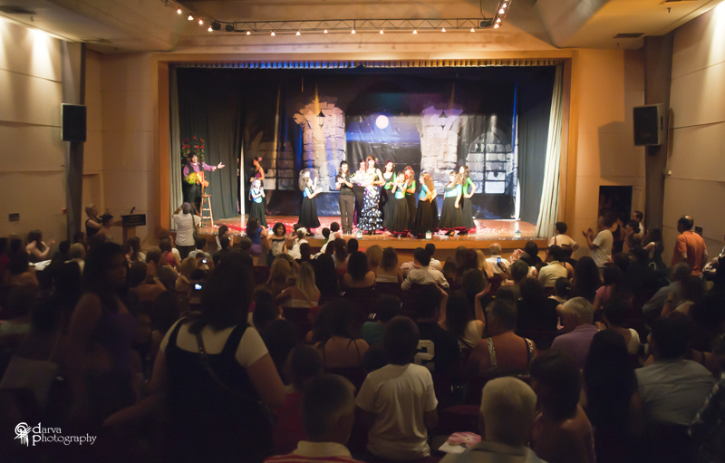 Πλήθος κόσμου παρακολούθησε την παράσταση