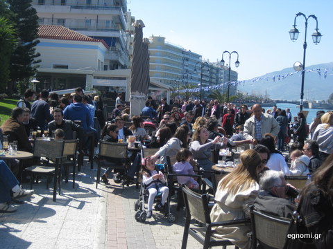 Καφεδάκι στη λιακάδα