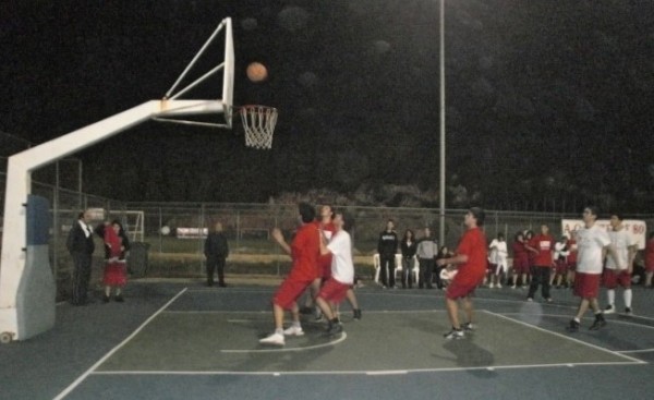 Καλάθια με ...χαμόγελο στο Αλιβέρι.