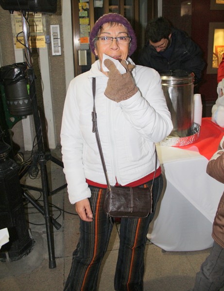 Η Δήμητρα Ταφραλή μόλις ήπιε τη σοκολάτα της