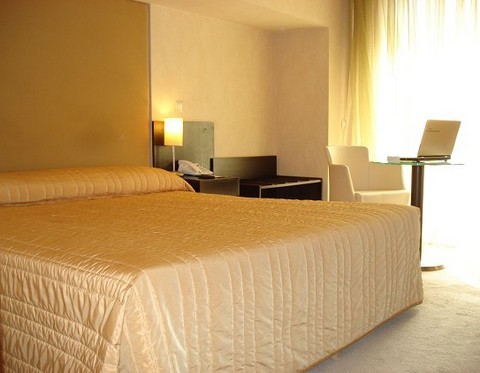 Αλλοδαποί έκλεβαν δωμάτια τουριστών