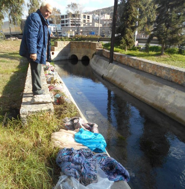Ψάρεψαν τόνους σκουπιδιών από κανάλι στο Πάρκο του Λαού