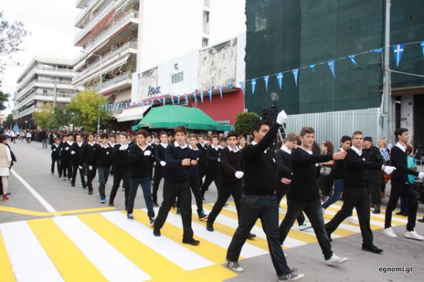 Γυμνάσια και Λύκεια στην παρέλαση της 28ης Οκτώβρίου στη Χαλκίδα (φωτό)