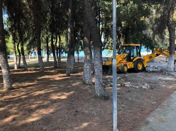 ΑΡΤΑΚΗ: Μπήκαν μπουλντόζες στο Κυζίκειο Άλσος