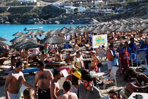 Μύκονος: Λουκέτο στο Paradise beach club