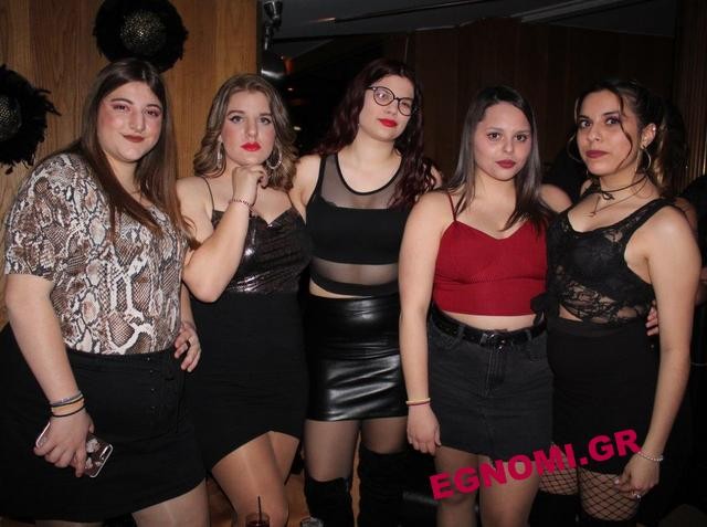 Θέλουν επίσημο στιλ και ...γυαλιά!