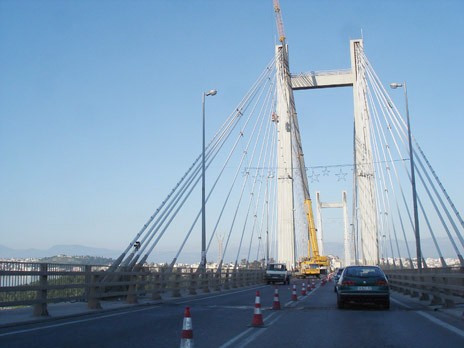 Κλείνουν τη γέφυρα!