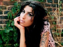 Γιατί να φύγει τόσο άδοξα η Amy Winehouse;