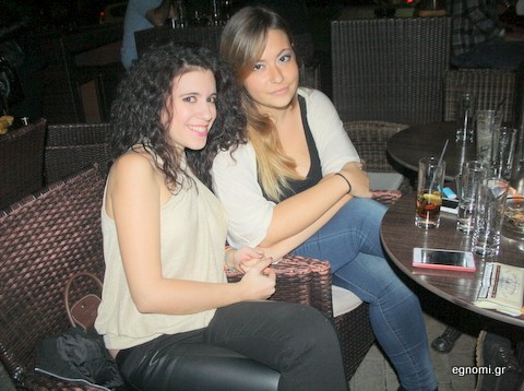 Όμορφη παρέα στη νυχτερινή Χαλκίδα