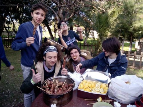 Τσίκνισαν με σουβλάκια στο Μουσικό Σχολείο Χαλκίδας