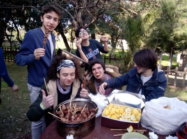 Τσίκνισαν με σουβλάκια στο Μουσικό Σχολείο Χαλκίδας