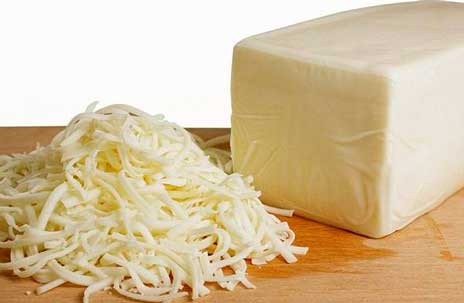 Δεσμεύτηκαν 956 κιλά τυριά σε αποθήκη στον Πειραιά