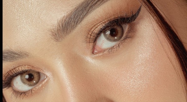 Η γραμμή eyeliner με το.. δάχτυλο που έχει γίνει viral!