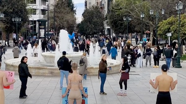 Vegan βγήκαν στο Σύνταγμα να διαμαρτυρηθούν για τη σφαγή των ζώων ενόψει Πάσχα