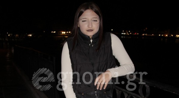 Απολαμβάνει να χουχουλιάζει στο στπίτι!