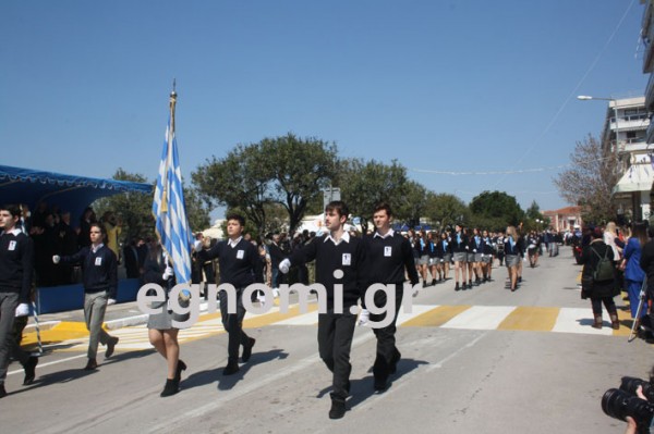 Τα λύκεια Χαλκίδας στην παρέλαση της 25ης Μαρτίου