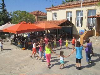 Καθάρισαν, έβαψαν και δεντροφύτευσαν το σχολείο τους