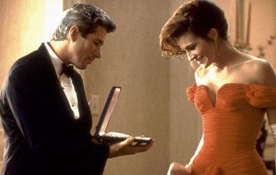 Τι θα φορέσουν αυτές οι κούκλες στο ρεβεγιόν