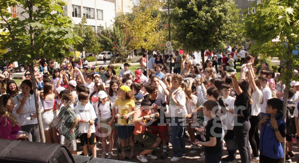 ΔΡΑΣΗ ΓΙΑ ΑμεΑ ΧΑΛΚΙΔΑ: Πλημμύρισε μικρούς μαθητές η πλατεία Δικαστηρίων (VIDEO)