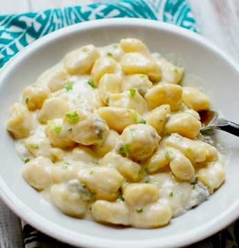 Νιόκι πατάτας με σάλτσα τυριών