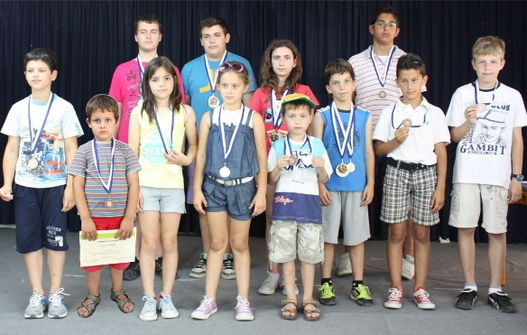 Διπλώματα και μετάλλια σε μικρούς σκακιστές