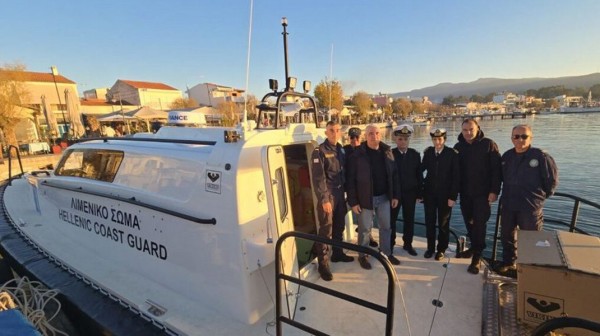 ΩΡΕΟΙ ΕΥΒΟΙΑΣ: Παραδόθηκε επιτέλους το πλωτό ασθενοφόρο μετά από χρόνια αναμονής