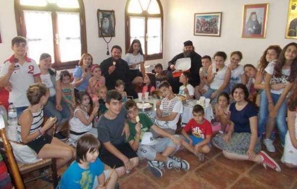 Απόλαυσαν παγωτάκι στη Μονή Μακρυμάλλης