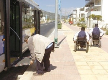 Άρχισε η θεώρηση των δελτίων μετακίνησης των ΑμεΑ για το 2014