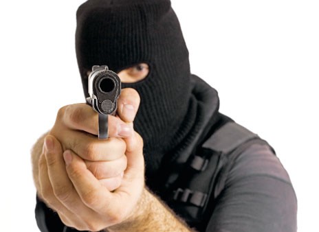 Κουκουλοφόροι εισέβαλαν σε σπίτι στην Τριάδα