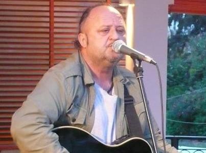 Ο Νάσος τραγουδάει ακόμη και πολύ καλά μάλιστα