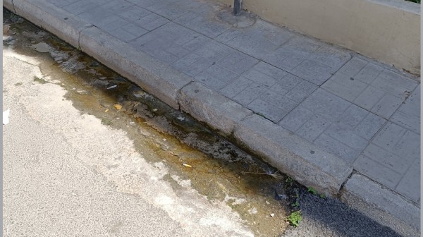 1ο ΓΥΜΝΑΣΙΟ ΧΑΛΚΙΔΑΣ: Διαρροή νερού δημιούργησε ρυάκι