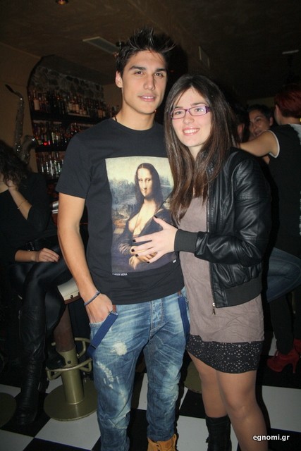 Ο Νίκος, η Μαρία και η topless Τσοκόντα