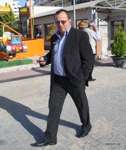 Ο Σίμωσης παρακαλάει τους συμβούλους του να ψηφίσουν τον προϋπολογισμό