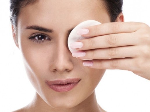 Μην το κάνετε αυτό κατά τη διάρκεια του ντεμακιγιάζ