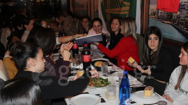 ΠΓΑΟ ΧΑΛΚΙΔΑΣ: Εκοψαν πίτα στην παραλία, κι εκεί θέλουν να φέρουν την επιτυχία!