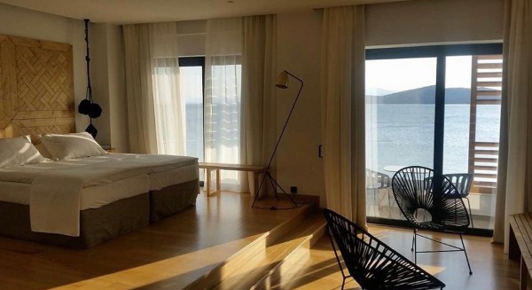 SUNDAY BOUTIQUE HOTEL: Μοντέρνα δωμάτια μπροστά στην παραλία (Video)