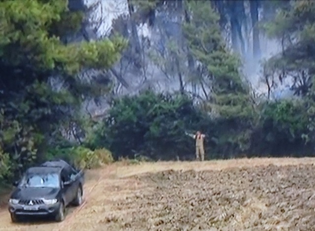 ΦΩΤΙΑ ΕΥΒΟΙΑ ΚΑΜΑΤΡΙΑΔΕΣ: Νέο πύρινο μέτωπο απειλεί το χωριό
