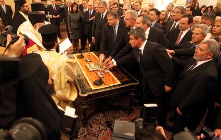 Καμία εμπιστοσύνη στη νέα κυβέρνηση