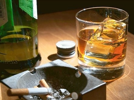 Τα τσιγάρα, τα ποτά και τα ...κοψίδια