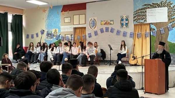 Ο Μητροπολίτης Χαλκίδος σε σχολικές εορτές για την 25η Μαρτίου