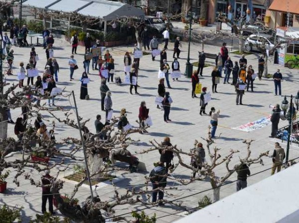 Συγκέντρωση κατά των αιολικών πάρκων στην πλατεία της Καρύστου