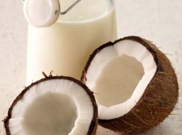 Πίλινγκ σώματος με κρέμα γάλακτος και καρύδα