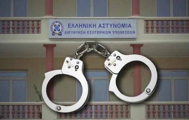 Διοικητής Τροχαίας και αρχιφύλακας πήραν μίζα 2.000 ευρώ