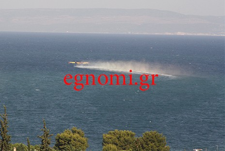 CANADAIR ...πέφτουν στη θαλάσσια περιοχή της Έξω Παναγίτσας