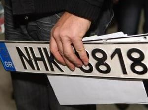 Επιστρέφονται οι πινακίδες