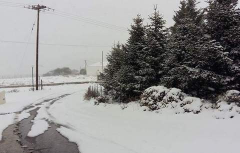 ΚΑΙΡΟΣ: Παραμονή πρωτοχρονιάς με χιόνια στην Εύβοια