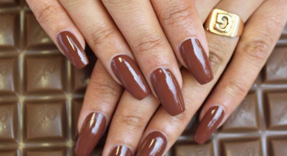 Choco manicure: Η πιο «νόστιμη» φθινοπωρινή τάση για τα νύχια σου!