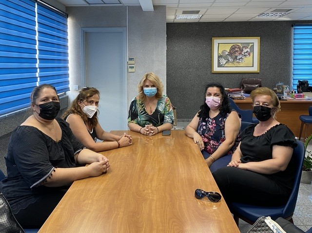 ΣΧΟΛΕΙΑ ΧΑΛΚΙΔΑ: Υποσχέσεις Βάκα ότι δεν θα μείνει κανένα χωρίς καθαρίστρια