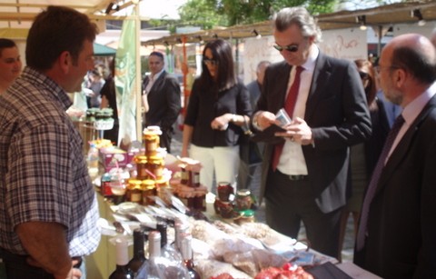 Ετοιμος να ψωνίσει ο Κλέαρχος